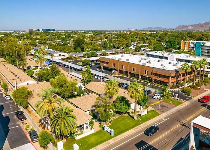 Cozy 1br Sleep 6+ Free Parking Phoenix