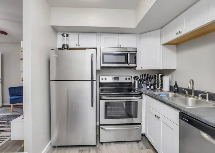 Cozy 1br Sleep 6+ Free Parking Apartment *