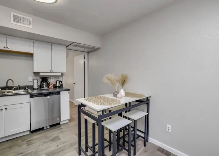 Cozy 1br Sleep 6+ Free Parking Apartment Phoenix